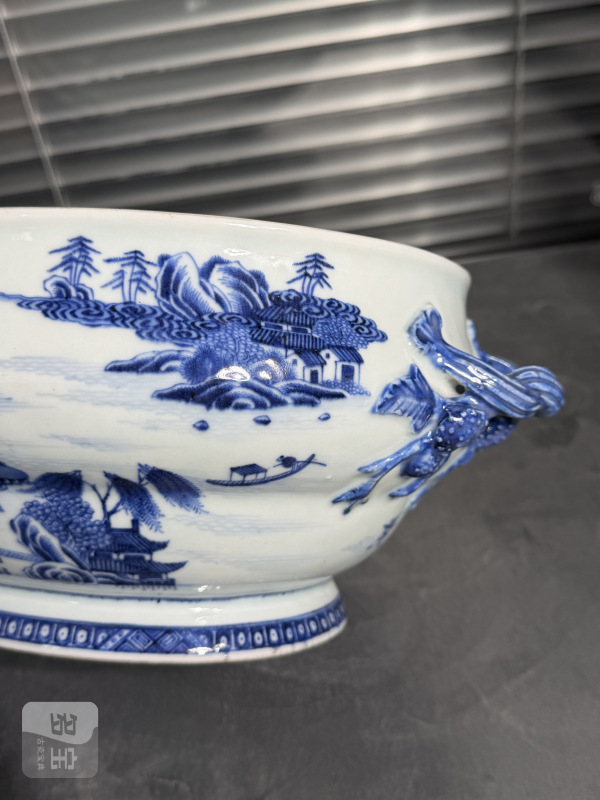 清乾隆青花山水楼阁纹草莓形钮盖锅 - 图9